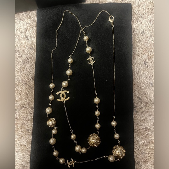 Chanel - Picture 1 of 2